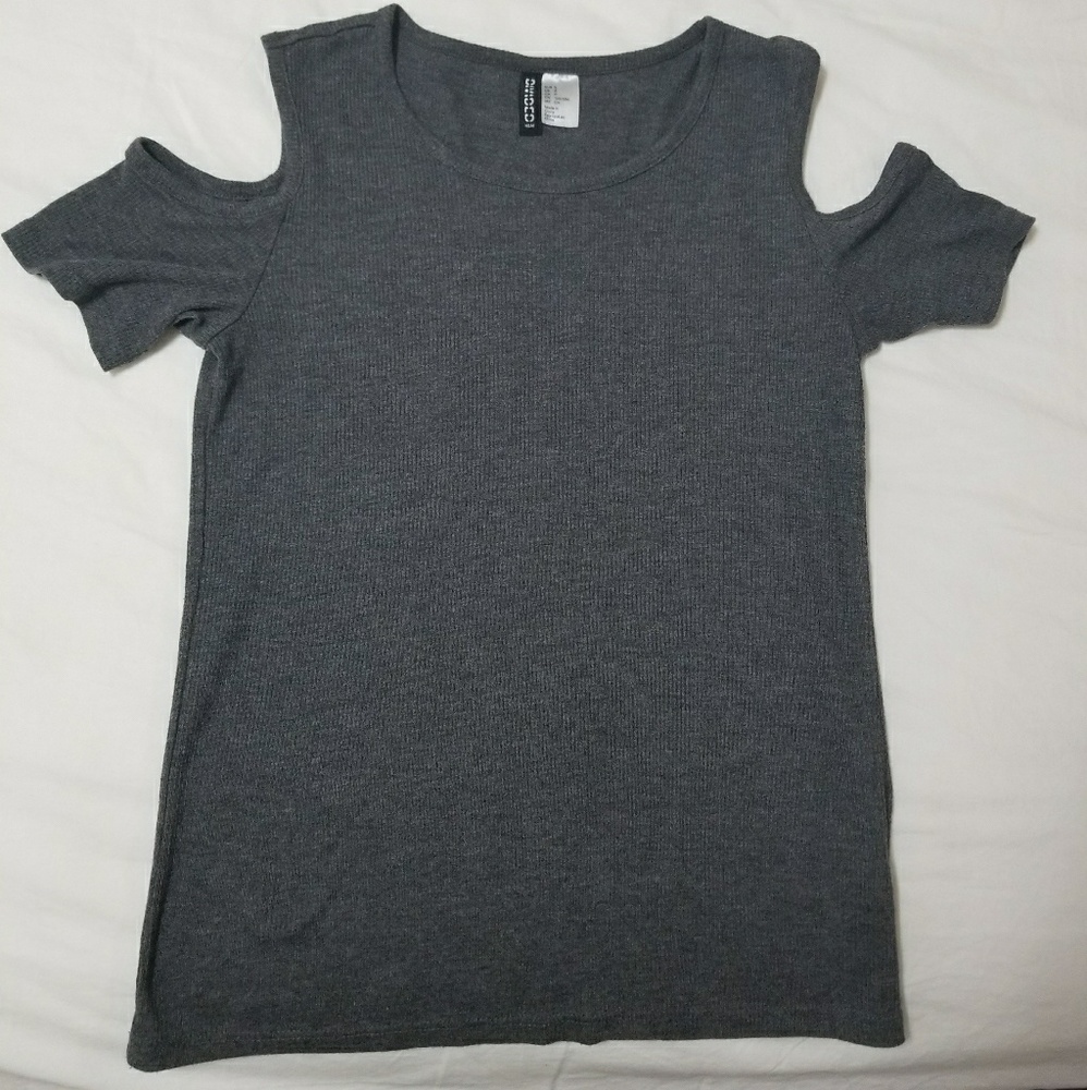 Ribbed cold shoulder tee